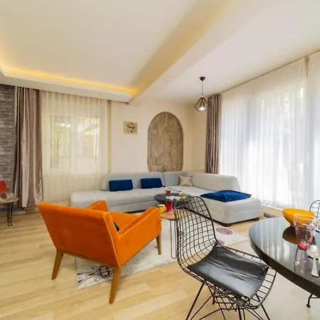 Chic Flat With Common Backyard In Antalya