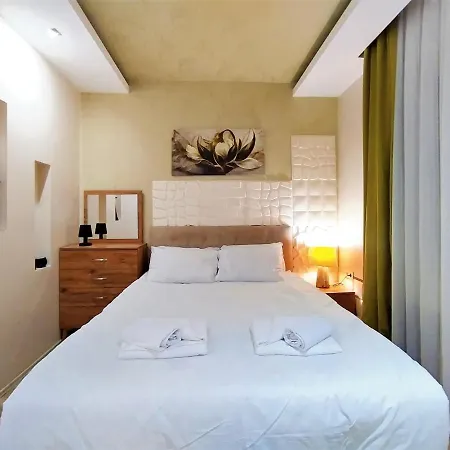 Chic Flat With Common Backyard In דירה אנטליה