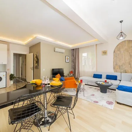 Chic Flat With Common Backyard In דירה