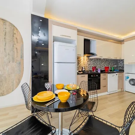 Chic Flat With Common Backyard In *